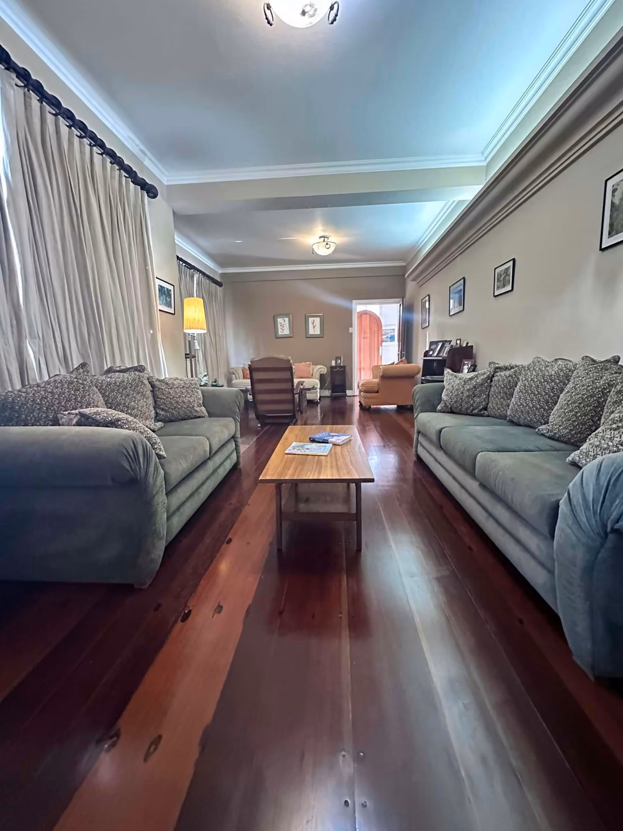 Casa en Escazú con amplio jardín — foto 6 de 20