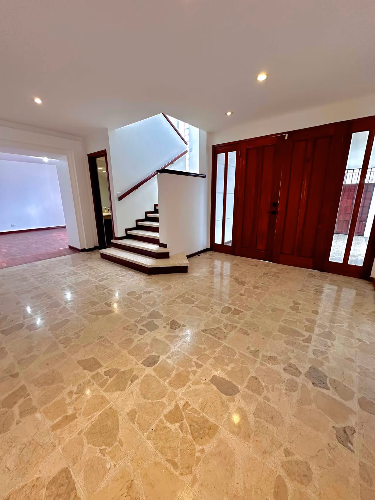 Impresionante casa en Rohrmoser Nunciatura — foto 5 de 20
