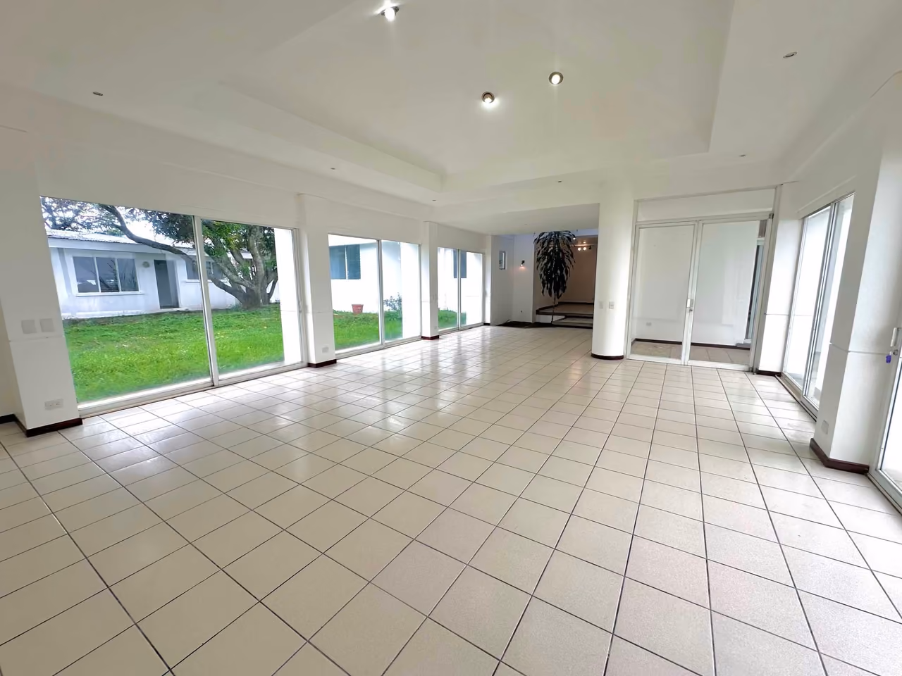 Impresionante casa en Rohrmoser Nunciatura — foto 19 de 20