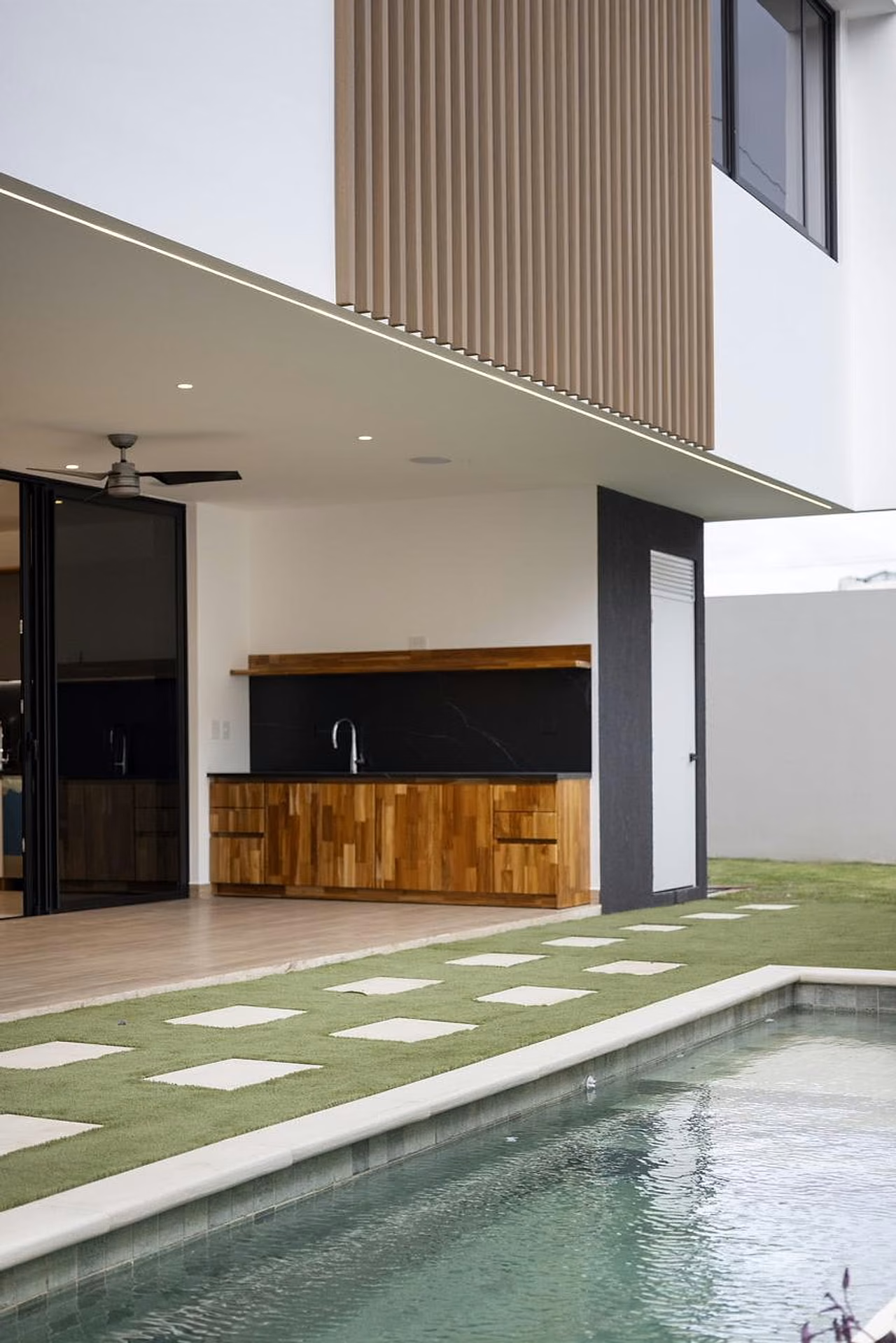 Casa moderna y espectacular en Escazú — foto 2 de 16