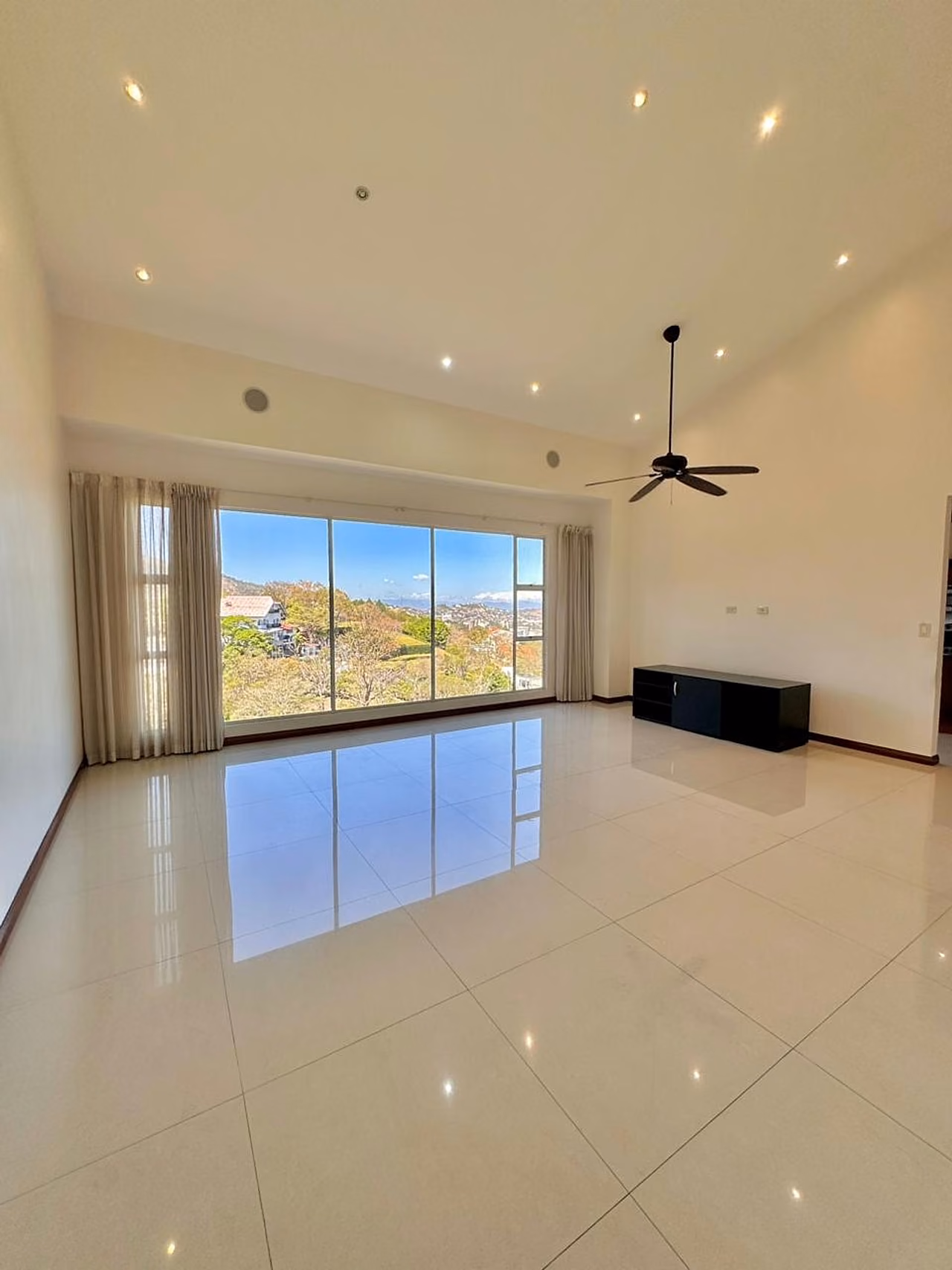 Penthouse in San Rafael de Escazú — photo 9 of 16