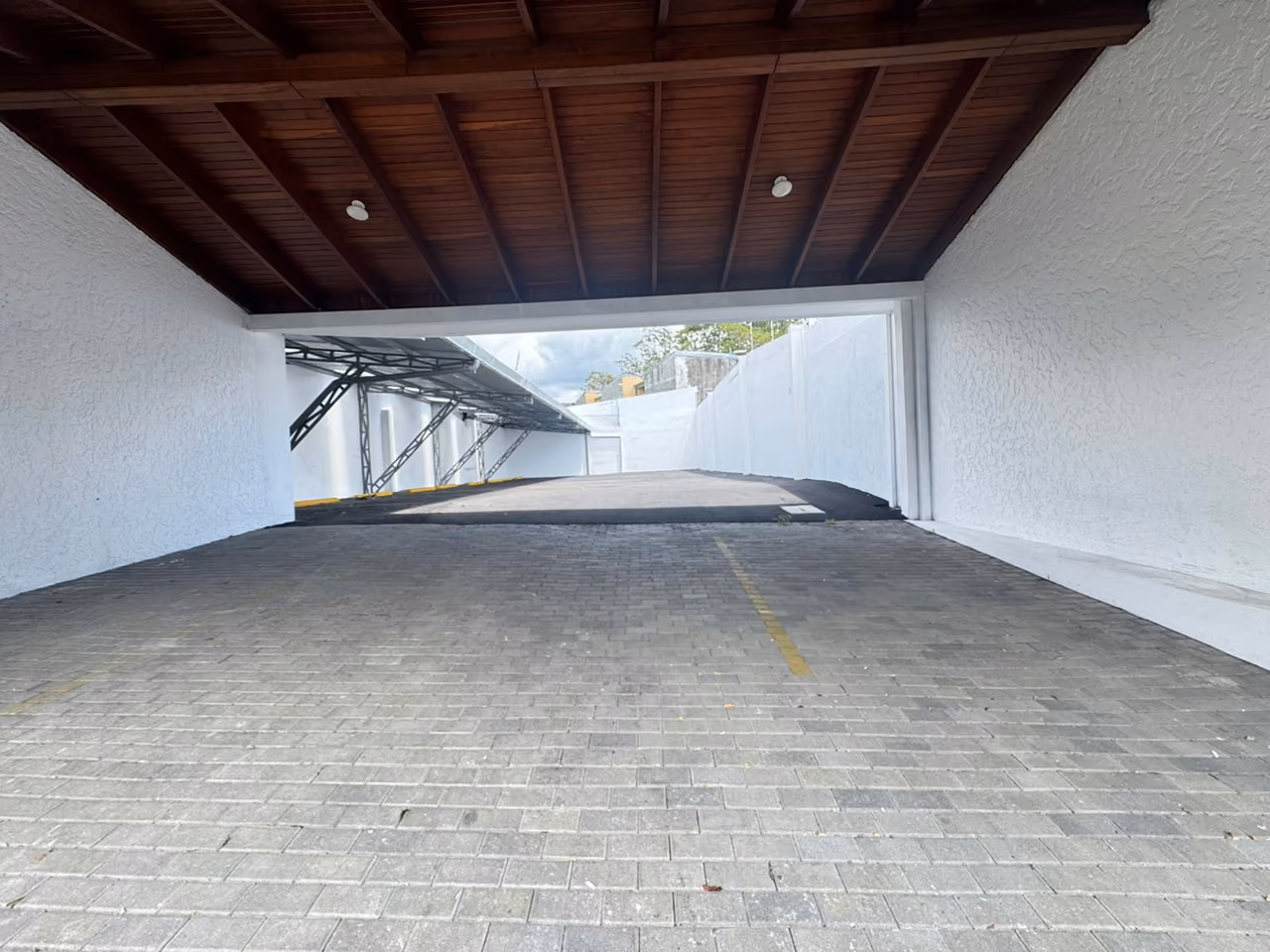 Edificio de oficinas y locales en Rohrmoser — foto 6 de 19