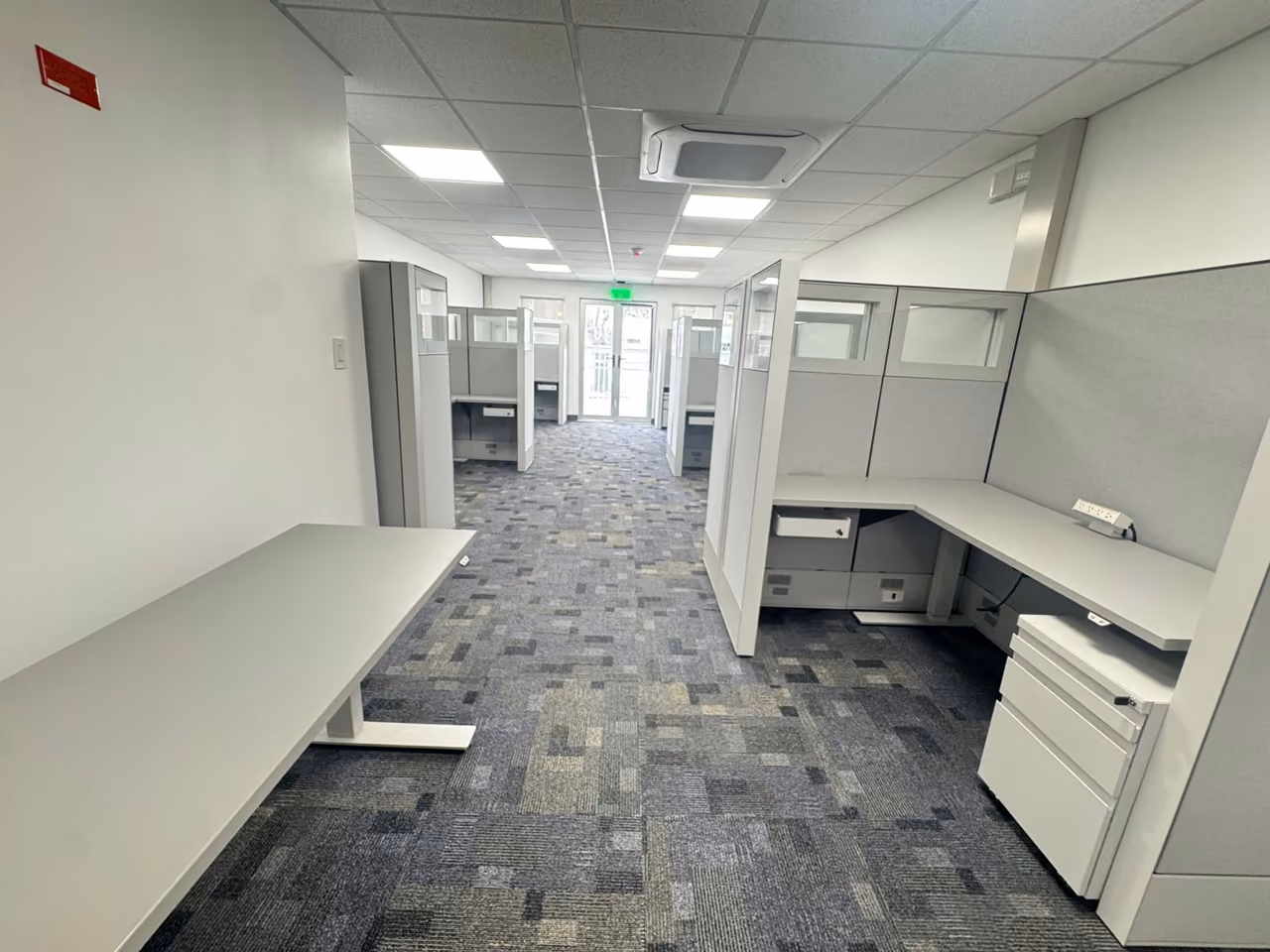 Edificio de oficinas y locales en Rohrmoser — foto 7 de 19