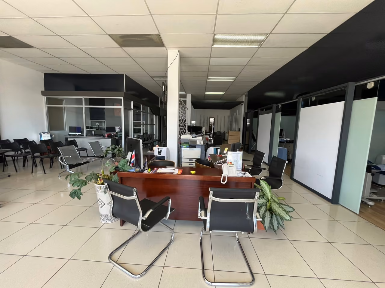 Local comercial y oficinas en Pavas — foto 1 de 20