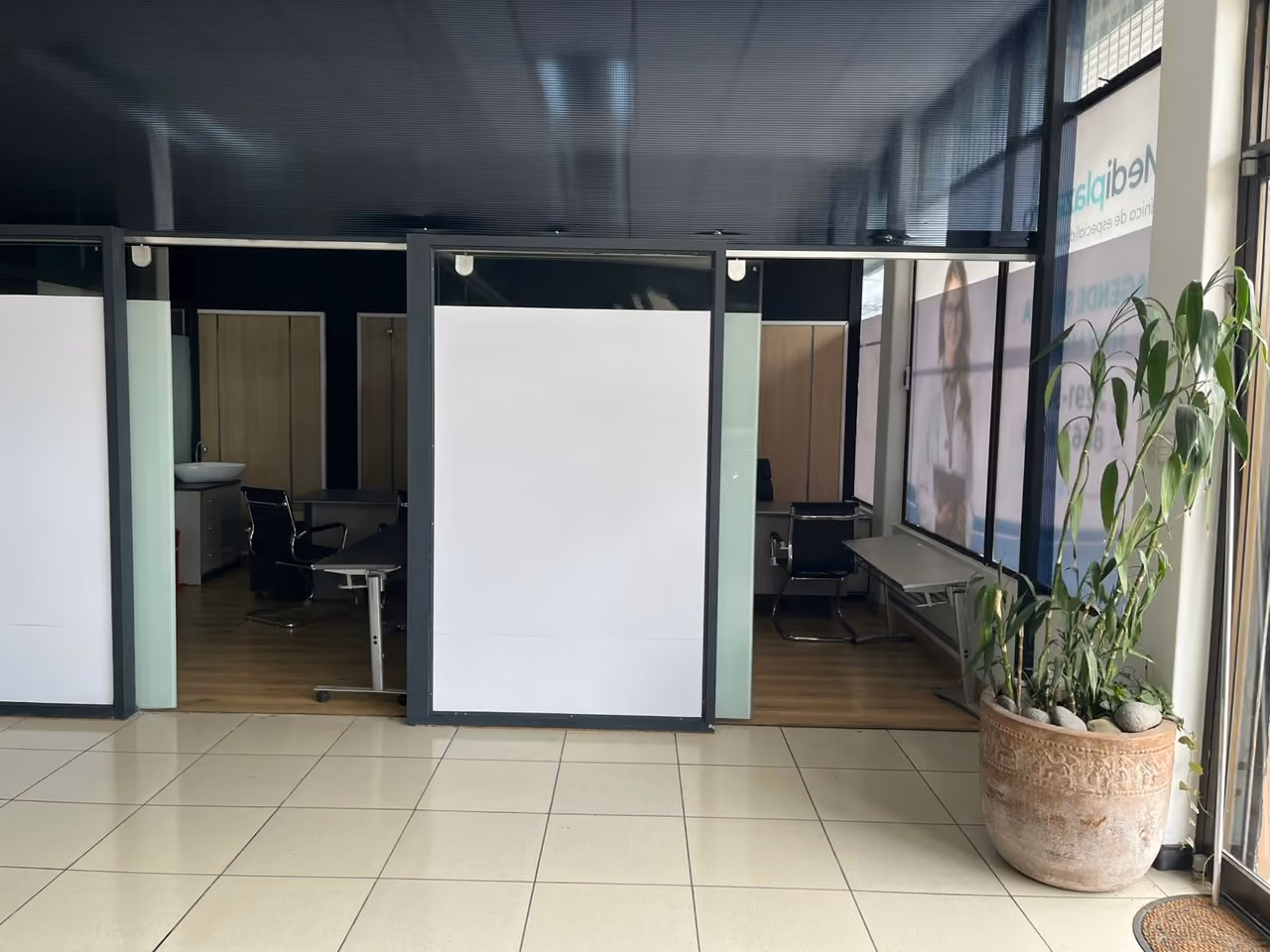 Local comercial y oficinas en Pavas — foto 7 de 20