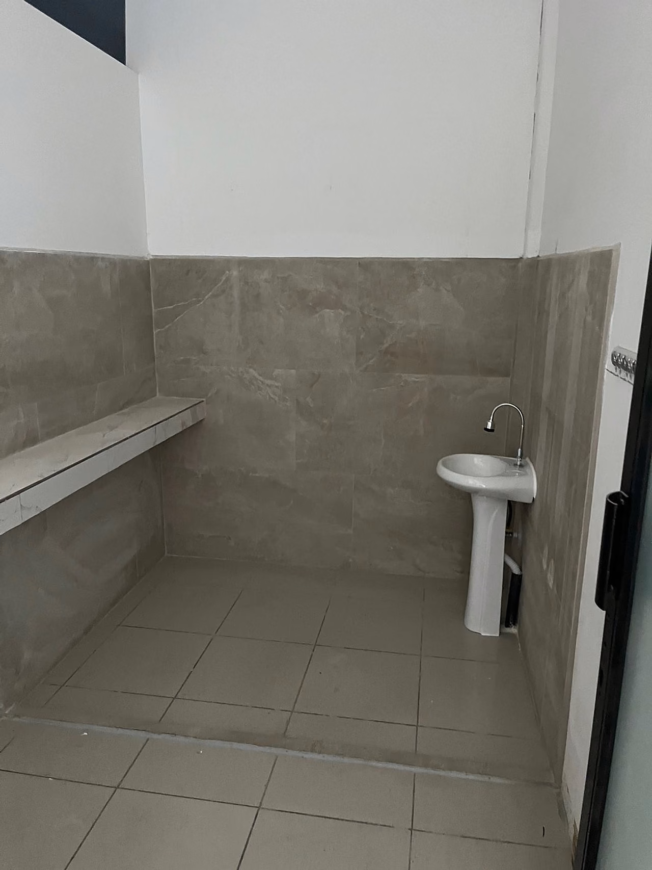 Local comercial y oficinas en Pavas — foto 11 de 20