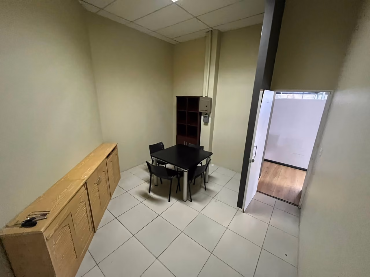 Local comercial y oficinas en Pavas — foto 13 de 20
