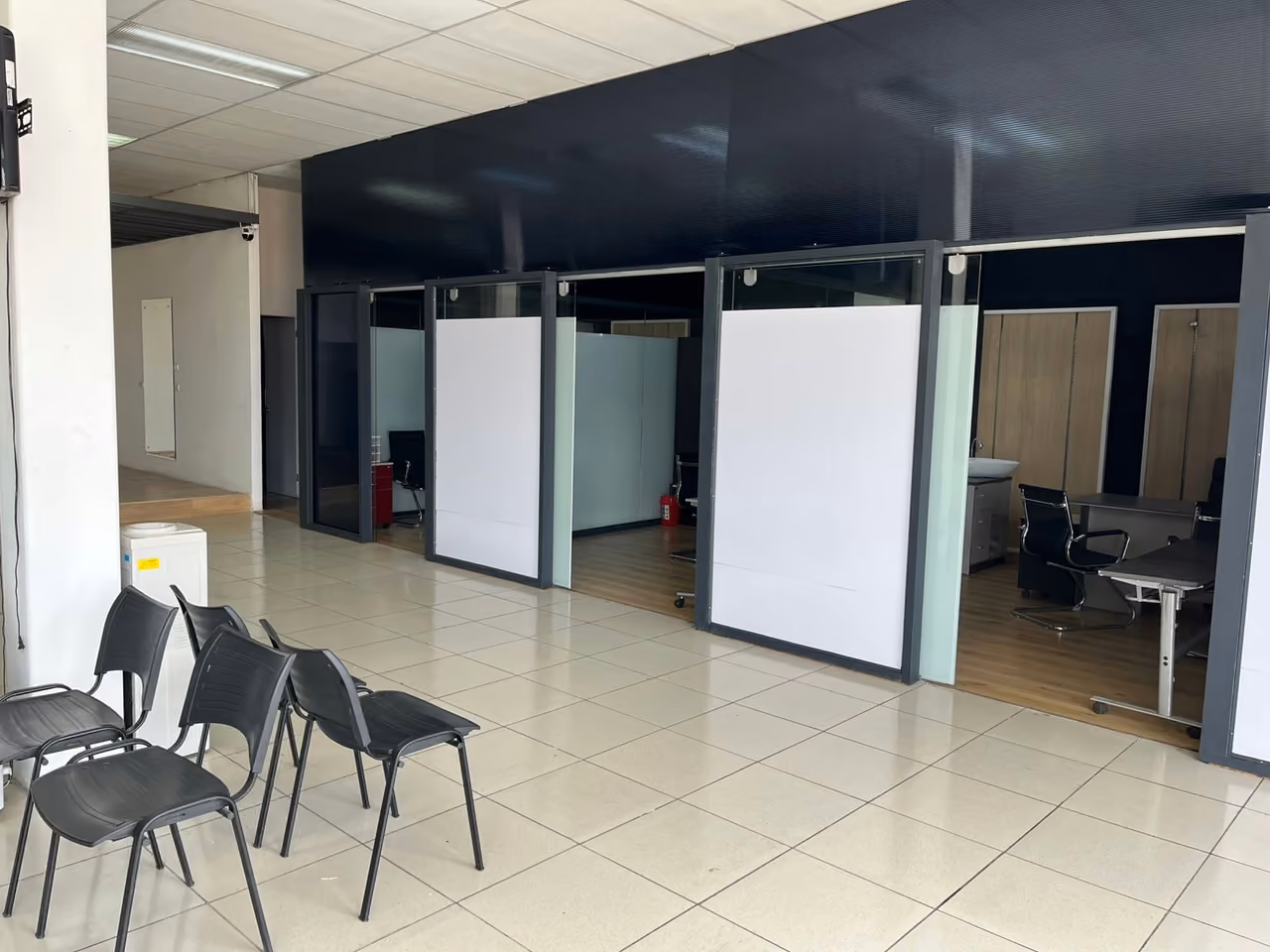 Local comercial y oficinas en Pavas — foto 14 de 20