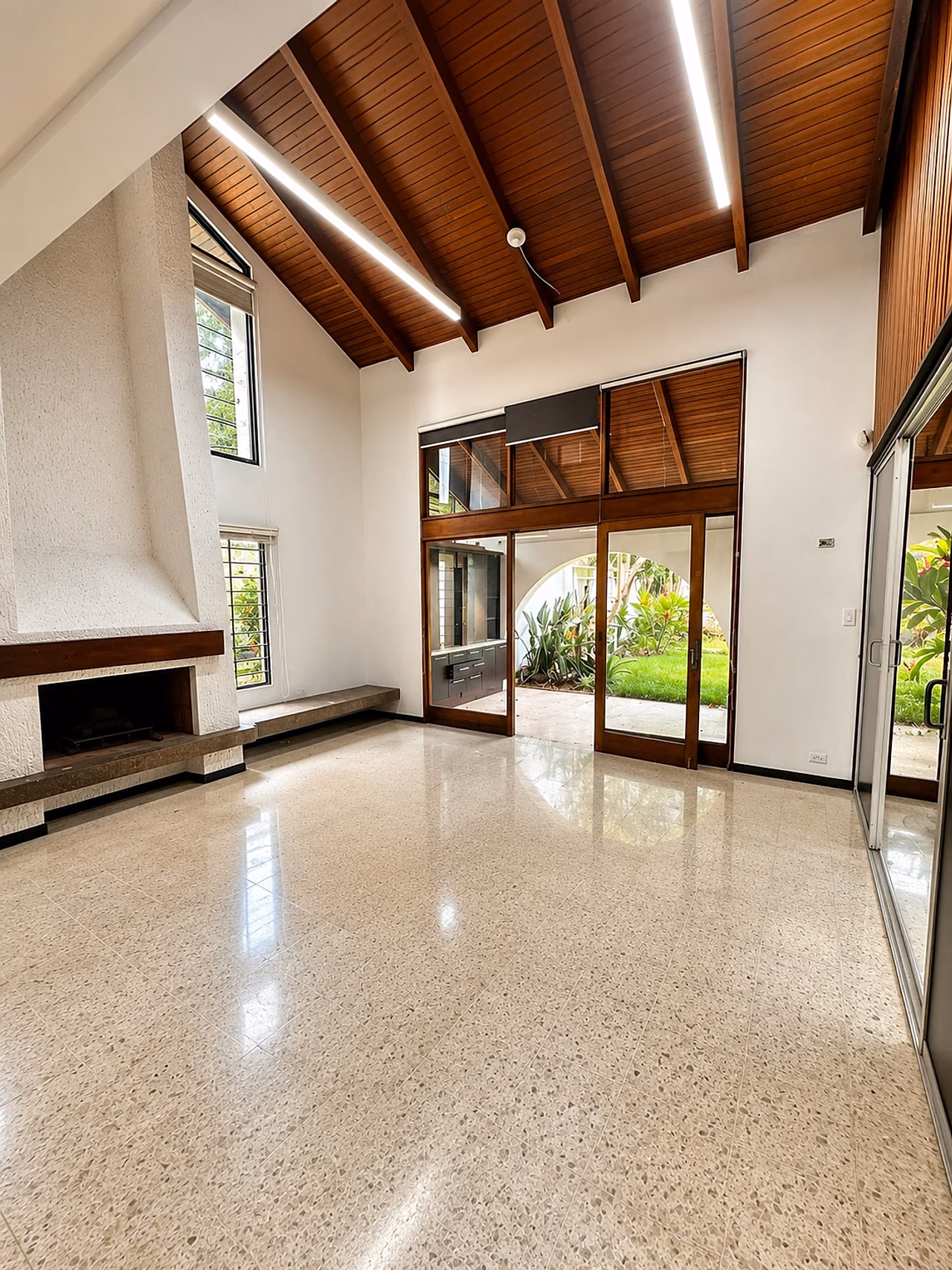House in Nunciatura for offices or residential use — photo 2 of 20
