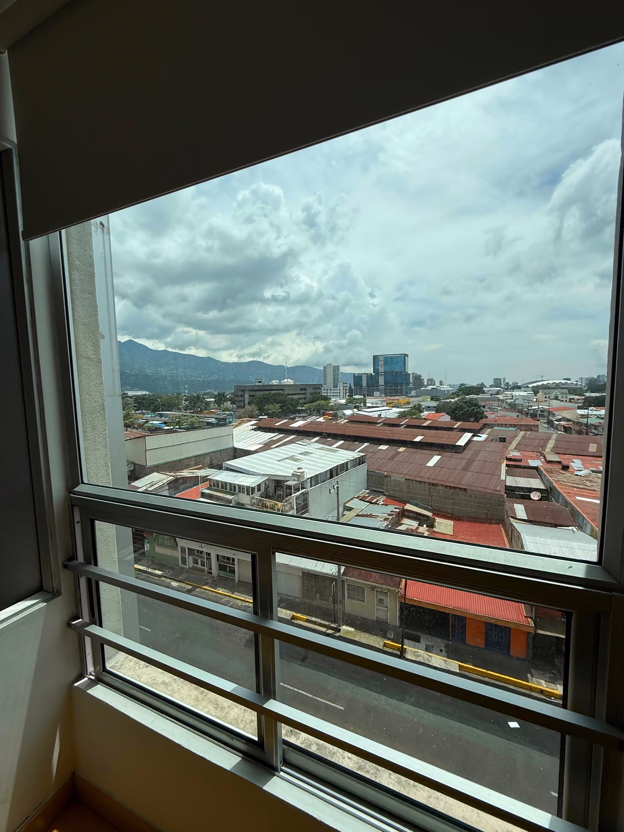 Amplio apartamento de 1 habitación en San José centro — foto 4 de 15