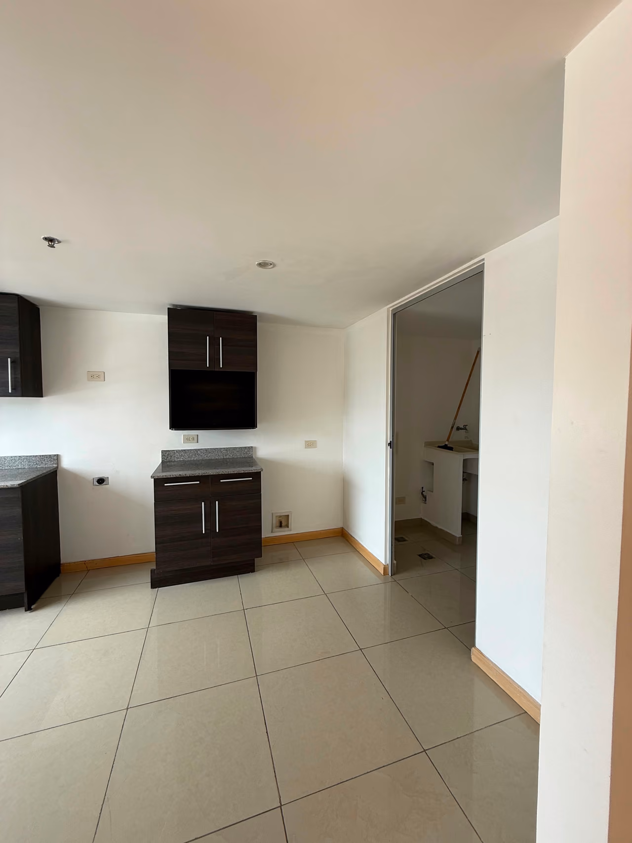 Amplio apartamento de 1 habitación en San José centro — foto 8 de 15