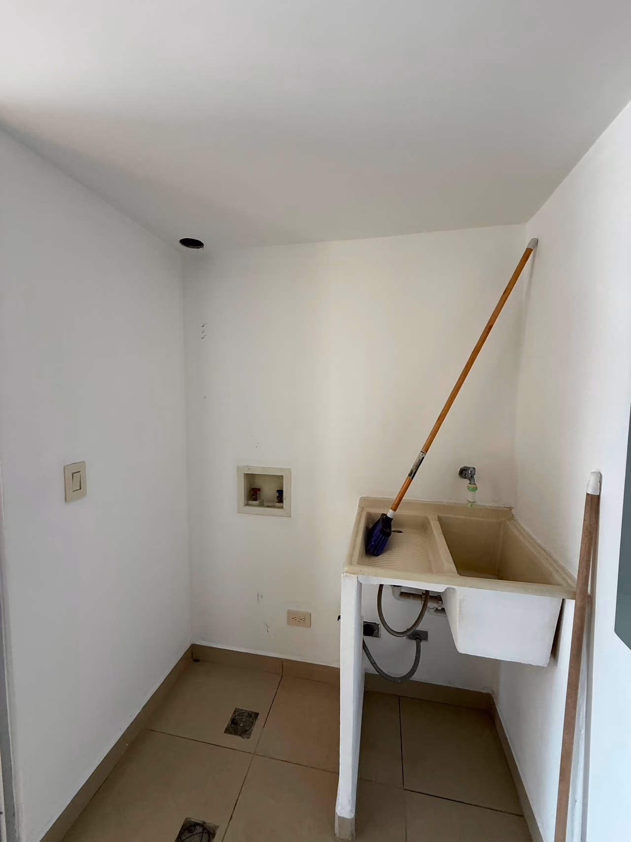Amplio apartamento de 1 habitación en San José centro — foto 11 de 15