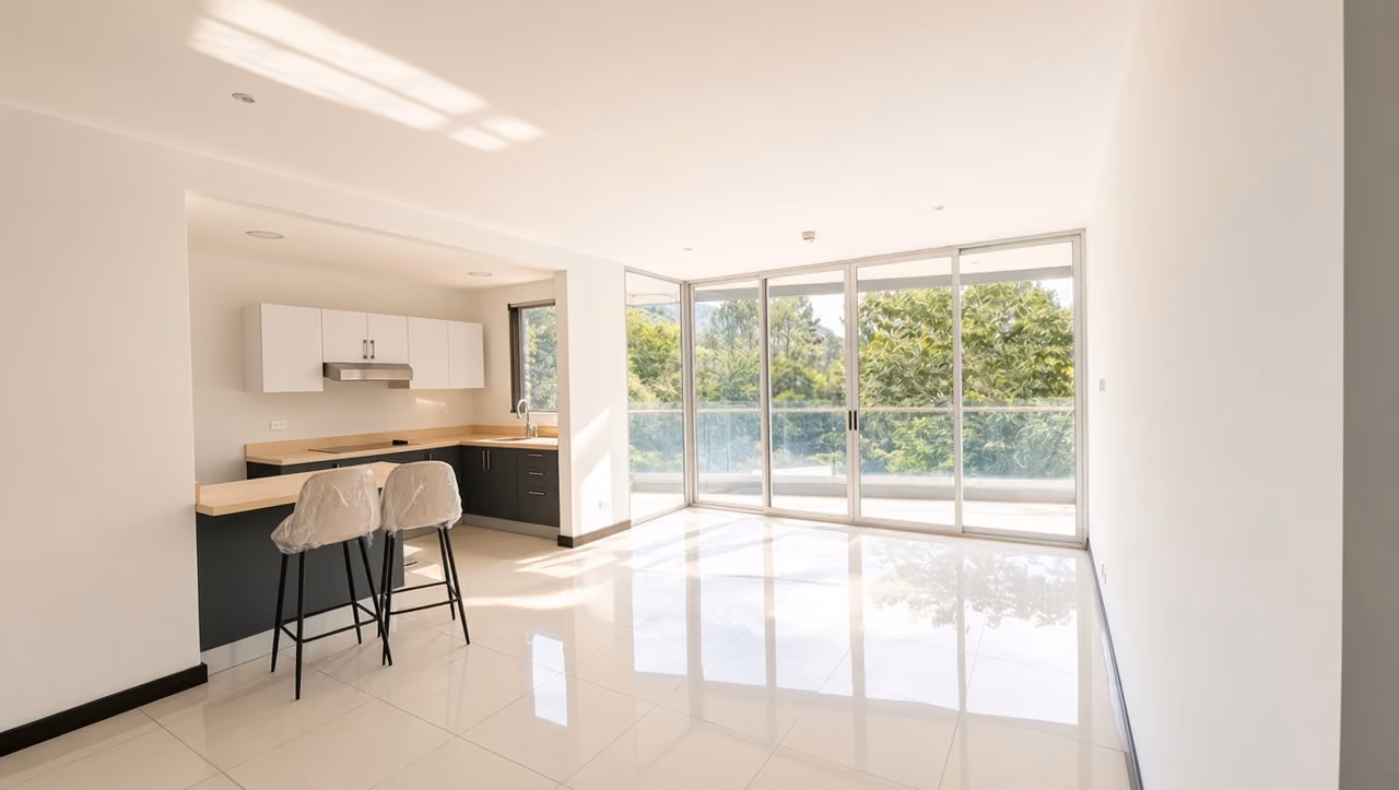 Apartamento en escazú — foto 1 de 8